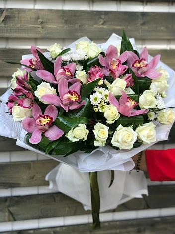 Букет цветов из: Розы и Хризантемы в Октябрьском Архангельской области