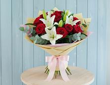 Букет цветов из:  Лилии и Розы в Октябрьском Архангельской области