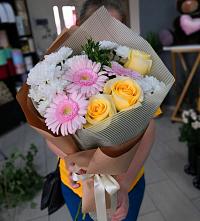 Букет цветов из:  Герберы, Розы и Хризантемы в Октябрьском Архангельской области