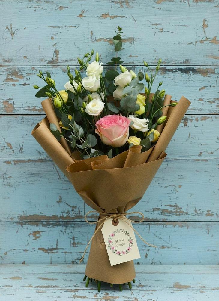 Букет цветов из: Розы и Лизиантусы в Октябрьском Архангельской области