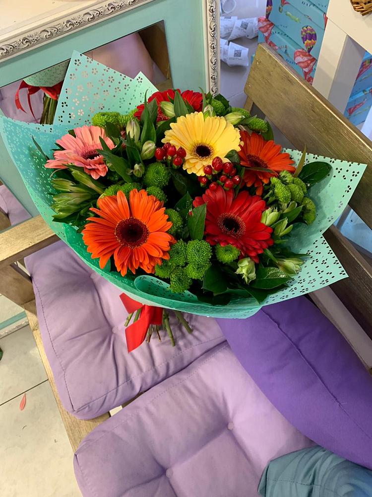 Букет цветов из: Герберы, Хризантемы и Альстромерии в Октябрьском Архангельской области