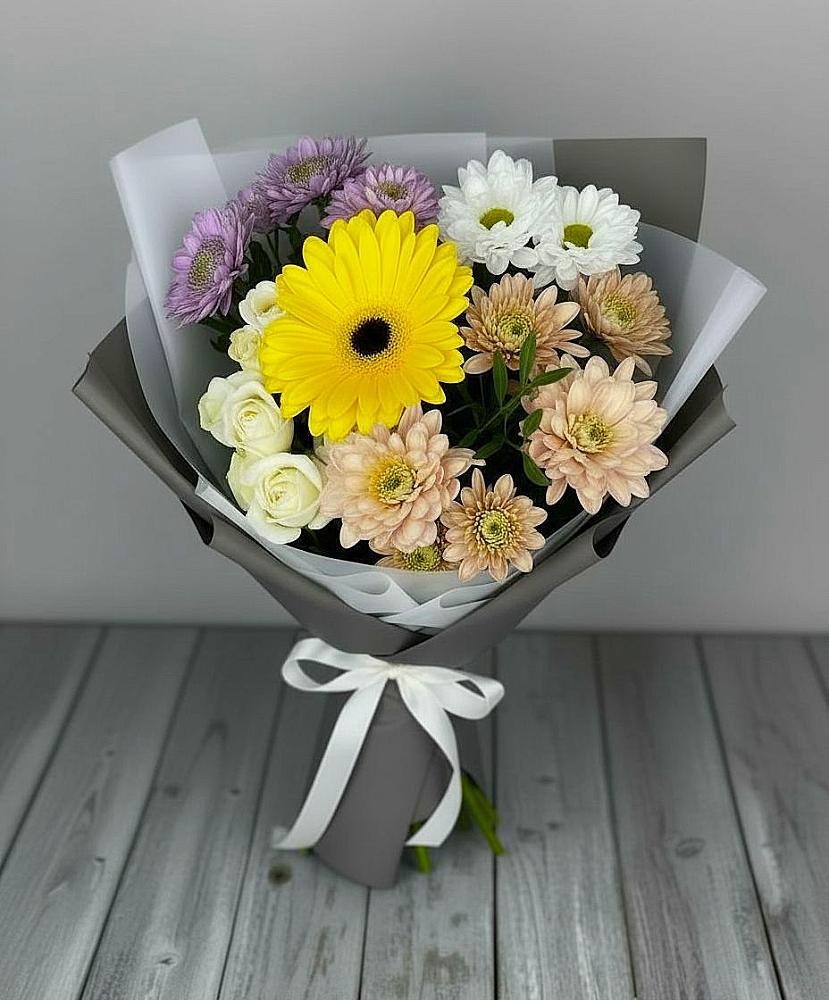 Букет цветов из: Розы, Герберы и Хризантемы в Октябрьском Архангельской области