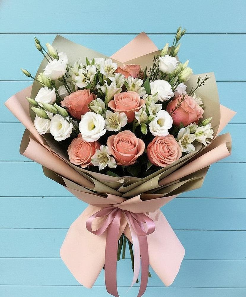 Букет цветов из: Розы, Альстромерии и Лизиантусы в Октябрьском Архангельской области