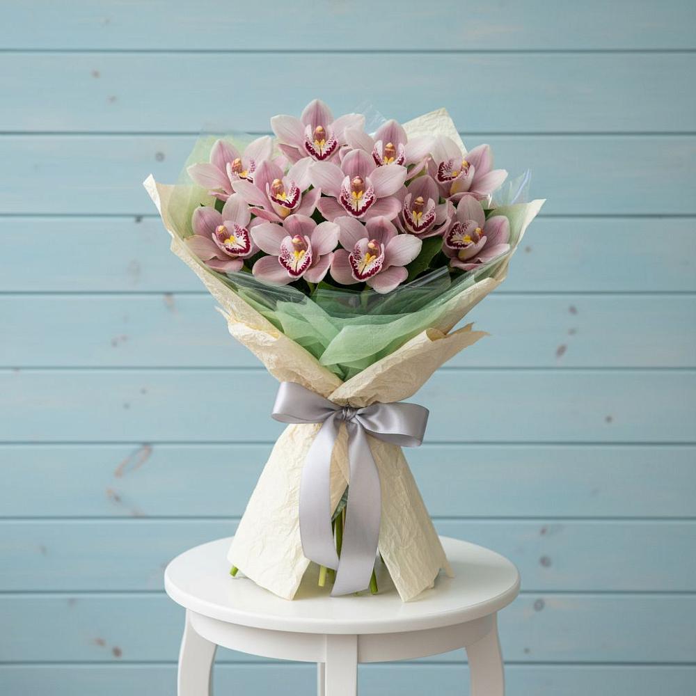 Букет цветов из: Орхидеи и Розы в Октябрьском Архангельской области