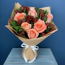 Букет цветов из:  Розы и Альстромерии в Октябрьском Архангельской области