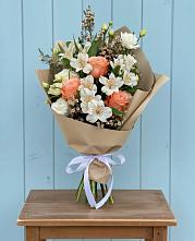 Букет цветов из:  Альстромерии, Лизиантусы, Розы и Хризантемы #REPLACE_PRED# Октябрьском Архангельской области