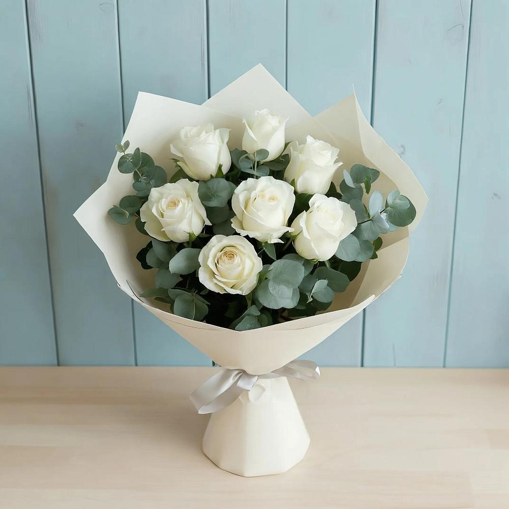 Букет Белые розы в Эвкалипте в Октябрьском Архангельской области