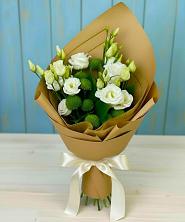 Букет цветов из:  Хризантемы и Лизиантусы в Октябрьском Архангельской области