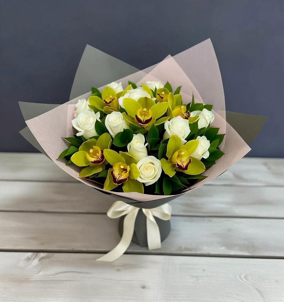 Букет цветов из: Орхидеи и Розы в Октябрьском Архангельской области