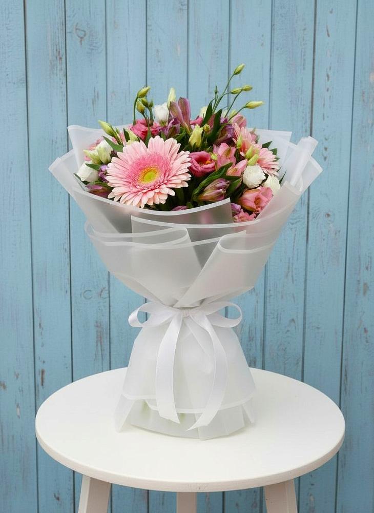 Букет цветов из: Герберы, Альстромерии и Лизиантусы в Октябрьском Архангельской области