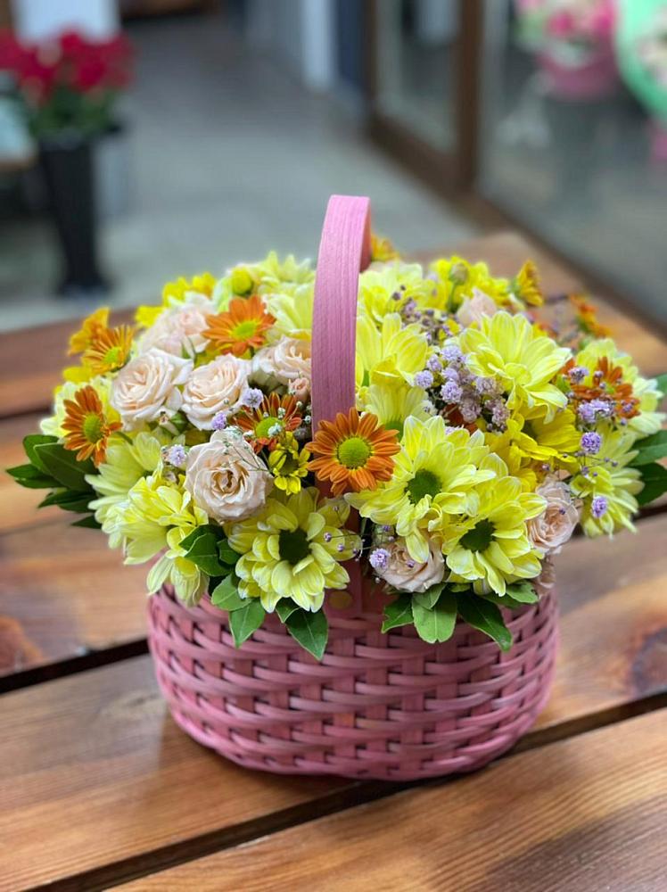 Цветочная композиция из Хризантемы и Розы в корзине в Октябрьском Архангельской области