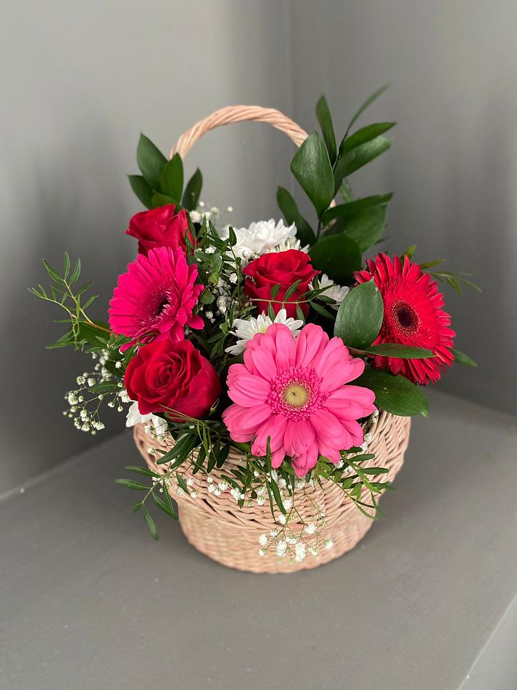 Цветочная композиция из Розы, Хризантемы и Герберы в корзине в Октябрьском Архангельской области