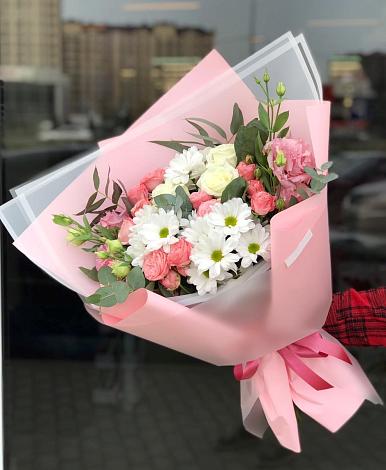 Букет цветов из: Розы, Лизиантусы и Хризантемы в Октябрьском Архангельской области