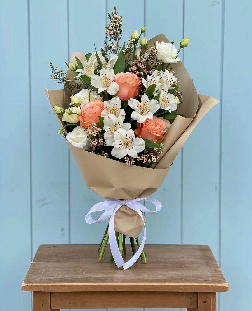 Букет цветов из: Альстромерии, Лизиантусы, Розы и Хризантемы в Октябрьском Архангельской области