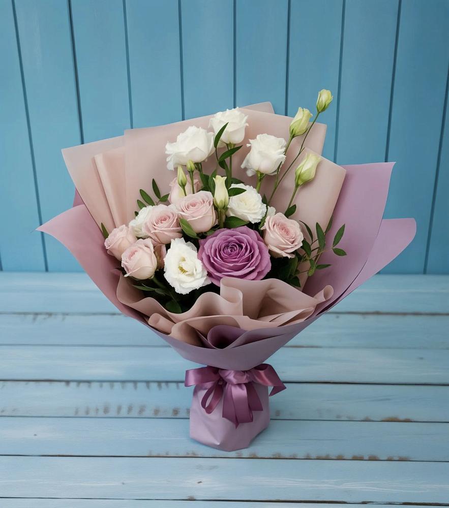 Букет цветов из: Розы и Лизиантусы в Октябрьском Архангельской области